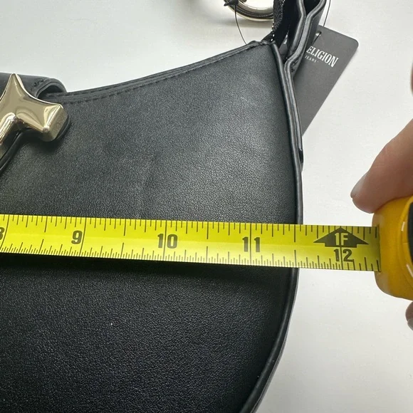 NWT Horseshoe Crescent Purse by True Religion Brand Jean. Shoulder bag. Black. - Picture 5 of 16